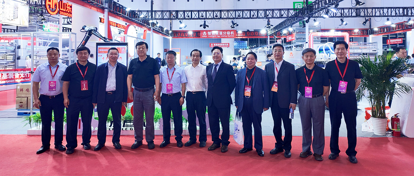 第二十三届畜博会盛大启幕!小巨人集团展区引爆首日热潮